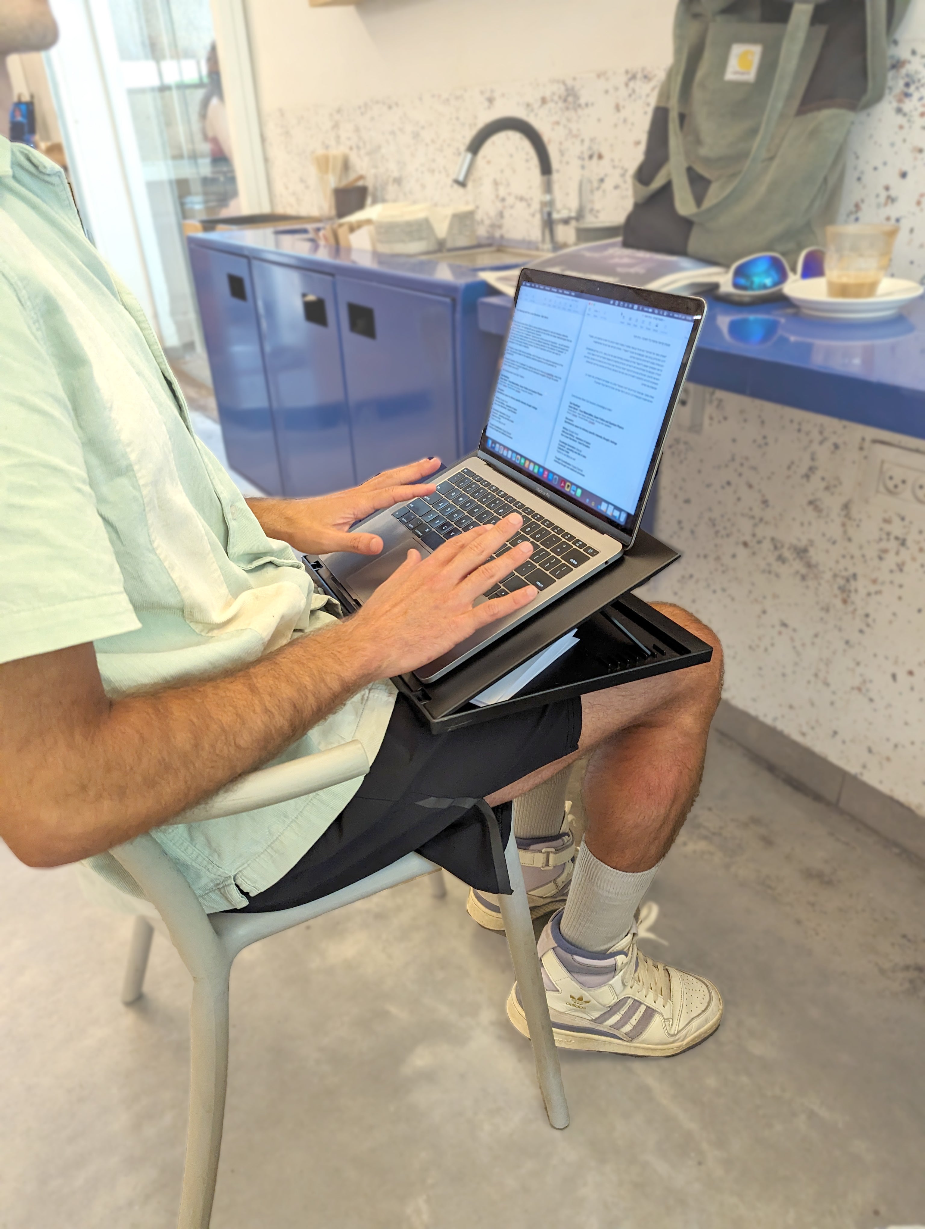 FlashDesk- On-the-Go Lapdesk!