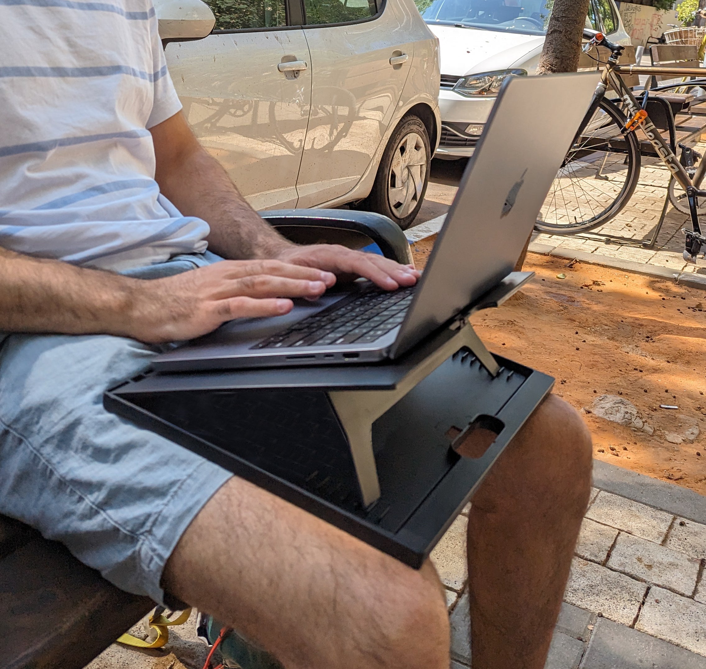 FlashDesk- On-the-Go Lapdesk!